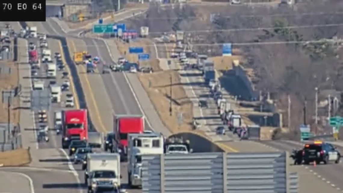 1 dead in multicar crash in Wentzville