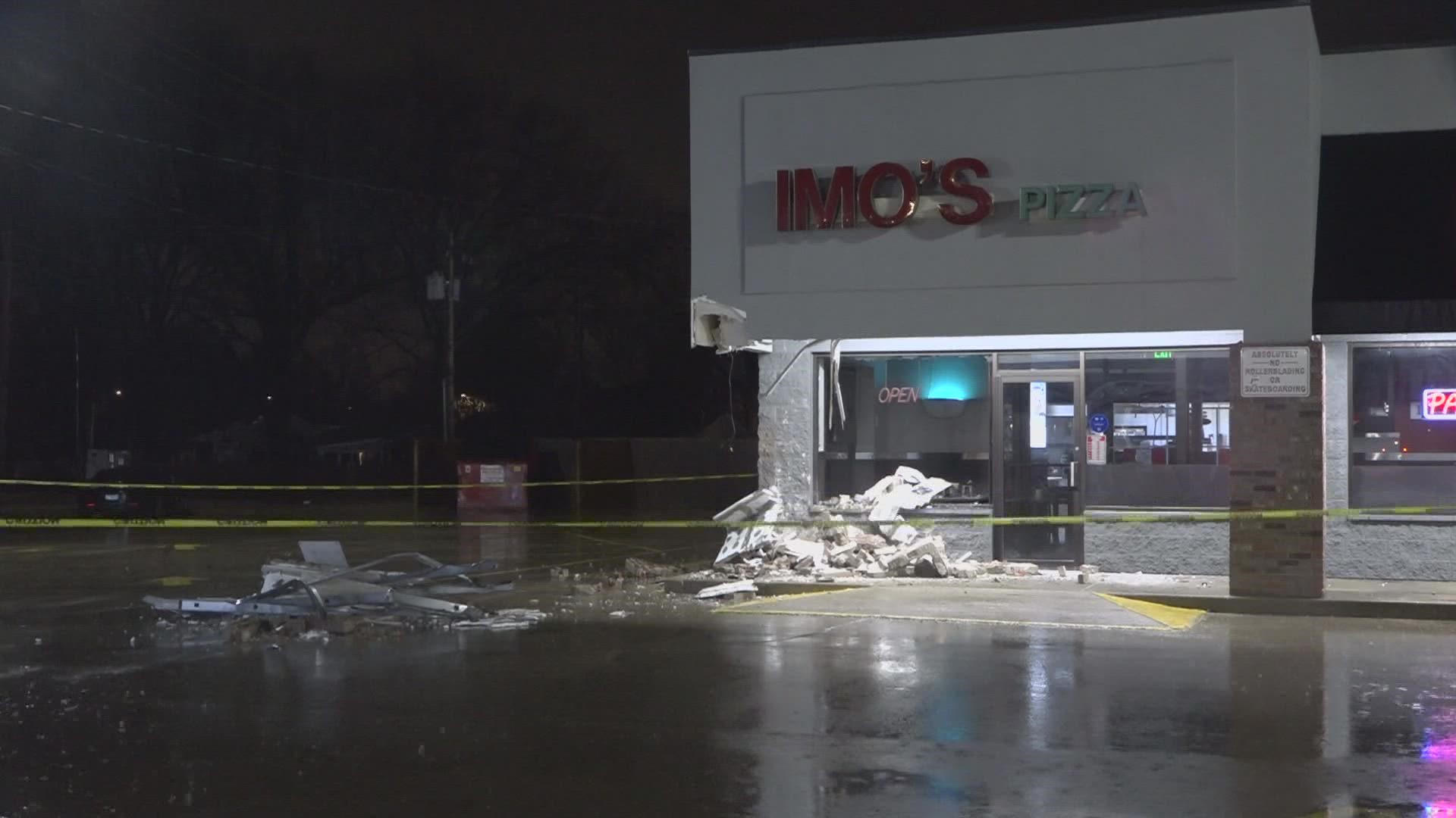 Vehicle crashes into Imo's Pizza in Granite City ksdk