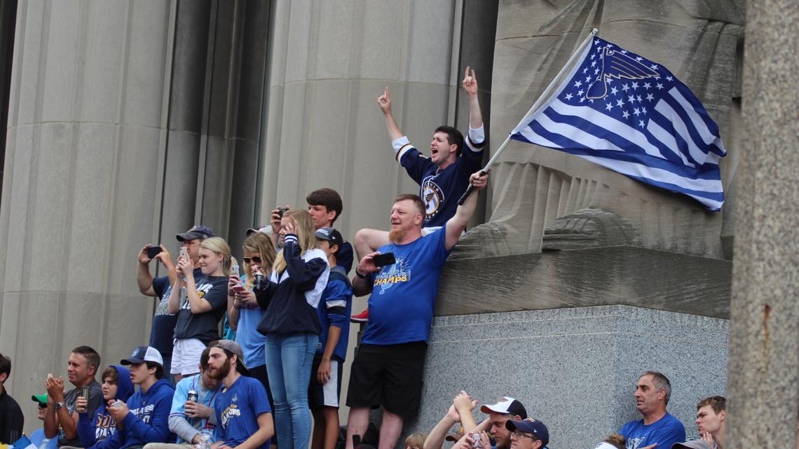 Hometown hero Maroon celebrates Stanley Cup family style