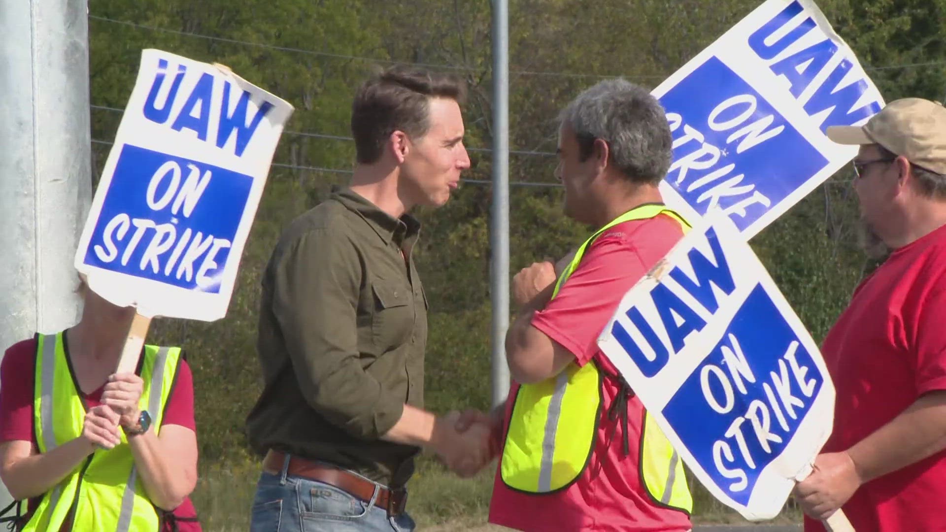 Republican U.S. Sen. Josh Hawley pounded the picket line at the General Motors Plan Monday afternoon in Wentzville, Missouri. He chatted and listened.
