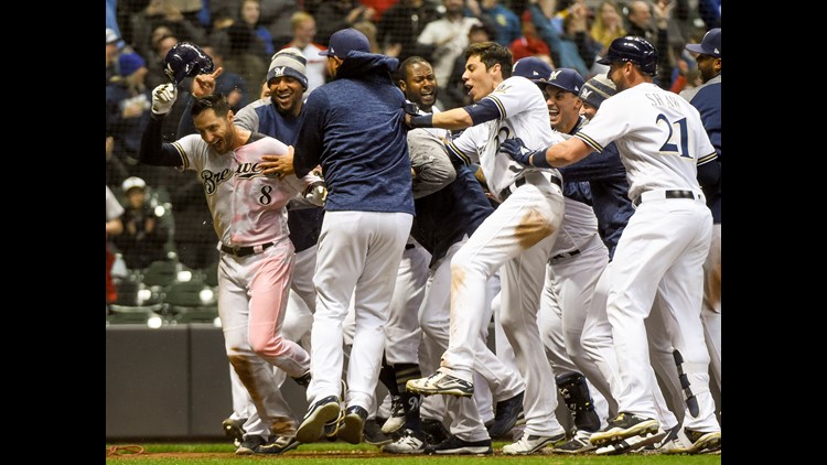 Brewers' Christian Yelich hits 'the luckiest home run in baseball history'  vs. White Sox