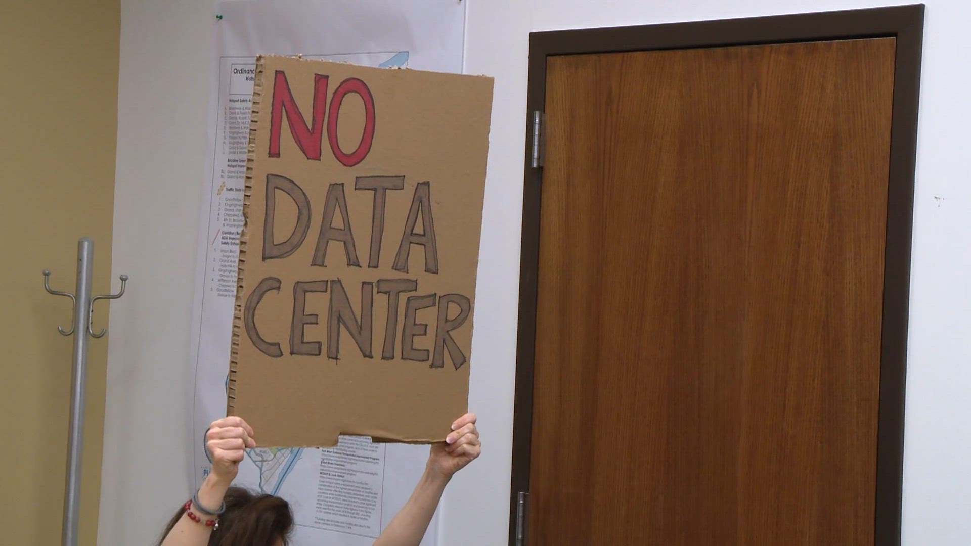 New data center rules signed into St. Louis law by Mayor Spencer The new 