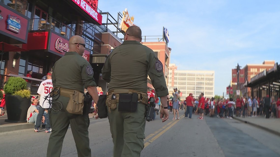 The Cardinals want the St. Louis PD to stop using their mascot in  #PoliceLivesMatter photos - The Daily Dot