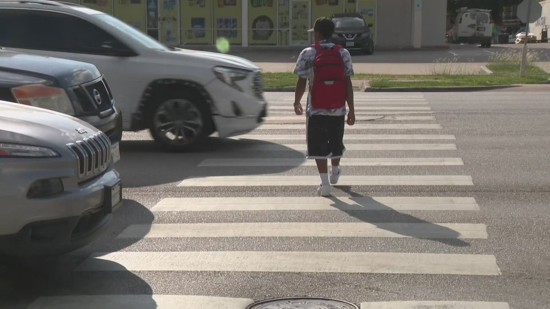 Viewers told 5 on Your Side they're tired of people blocking sidewalks. Here's a refresher for drivers and pedestrians on how to navigate crosswalks.