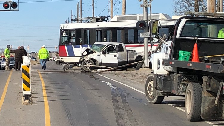 MetroLink hits vehicle car East St. Louis accident | ksdk.com