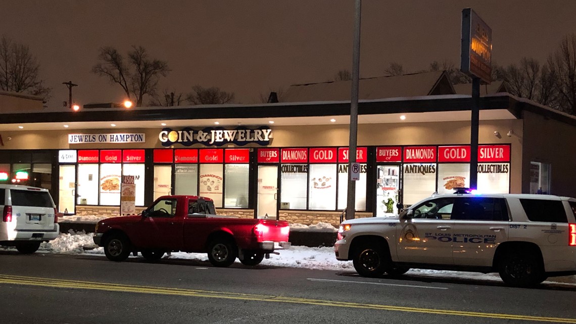 Possible smash-and-grab at south city jewelry store | ksdk.com