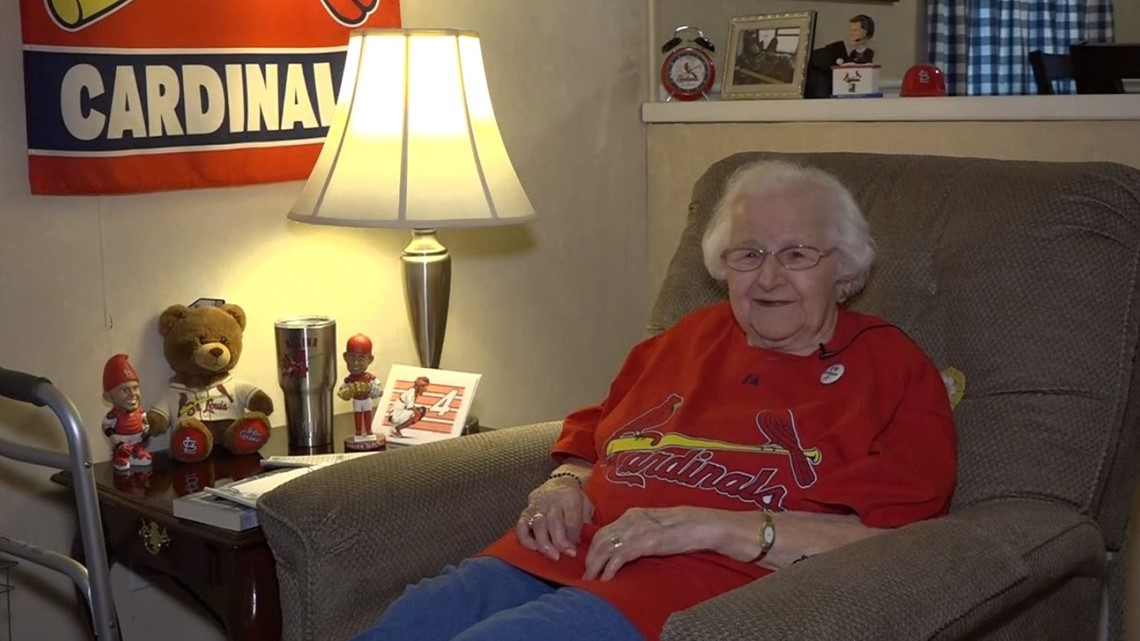 Jo Janis celebrates her 102nd birthday with Yadier Molina