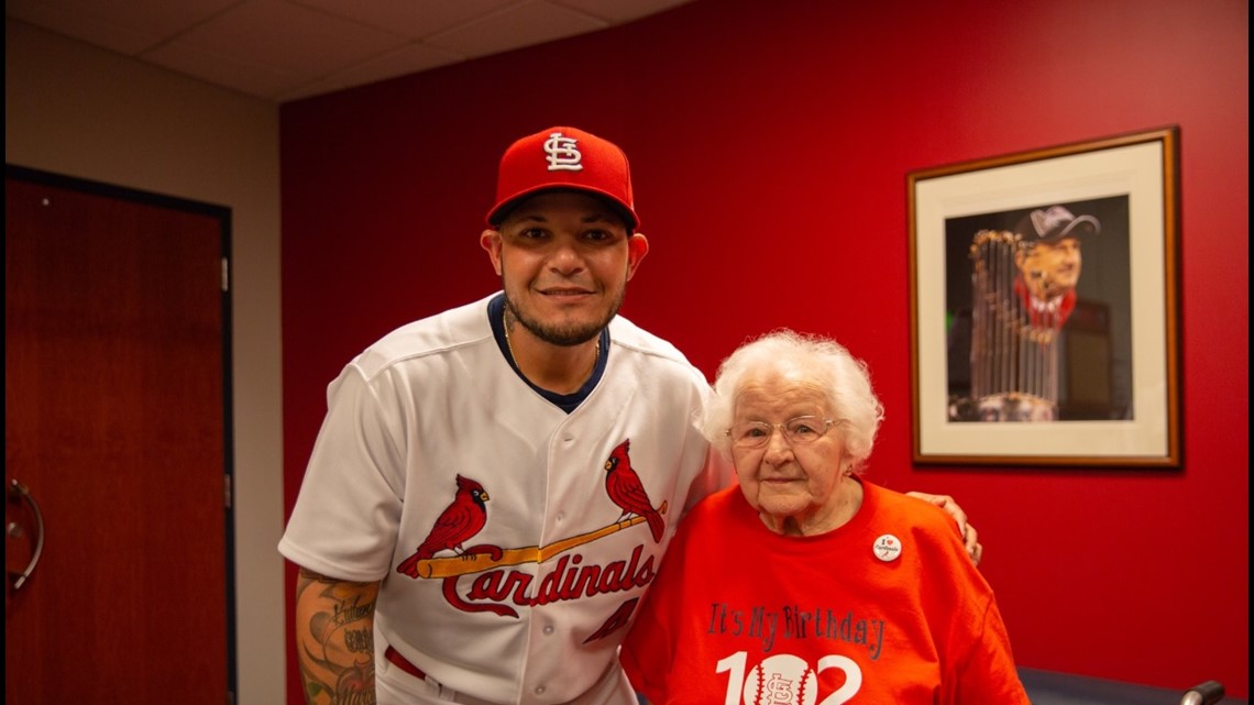 Jo Janis celebrates her 102nd birthday with Yadier Molina
