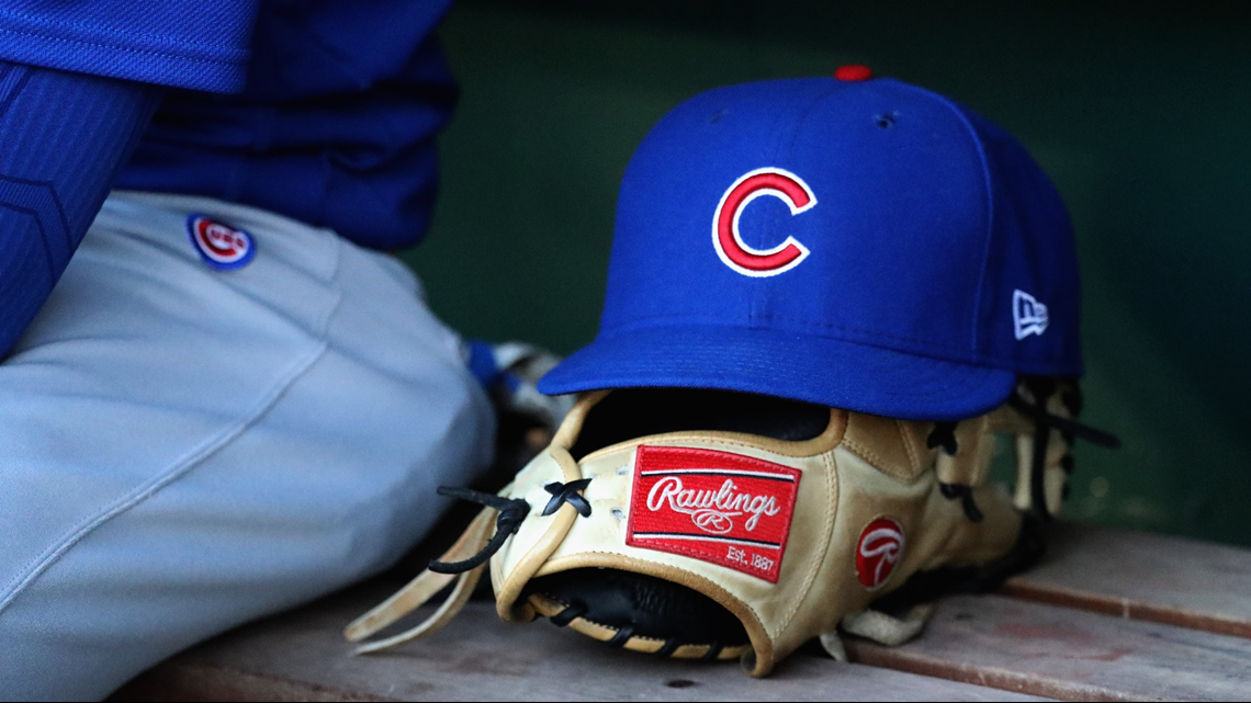 Fan at MLB game snags foul ball from kid, but the little boy ends up a  winner - CBS News