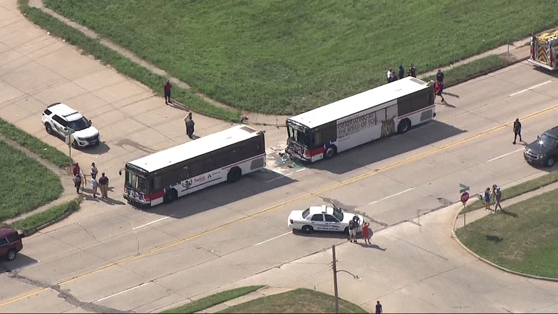 Metro buses collide in north St. Louis County | ksdk.com