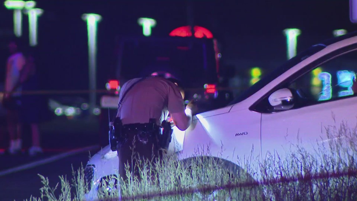 3 killed in New Halls Ferry crash Monday night