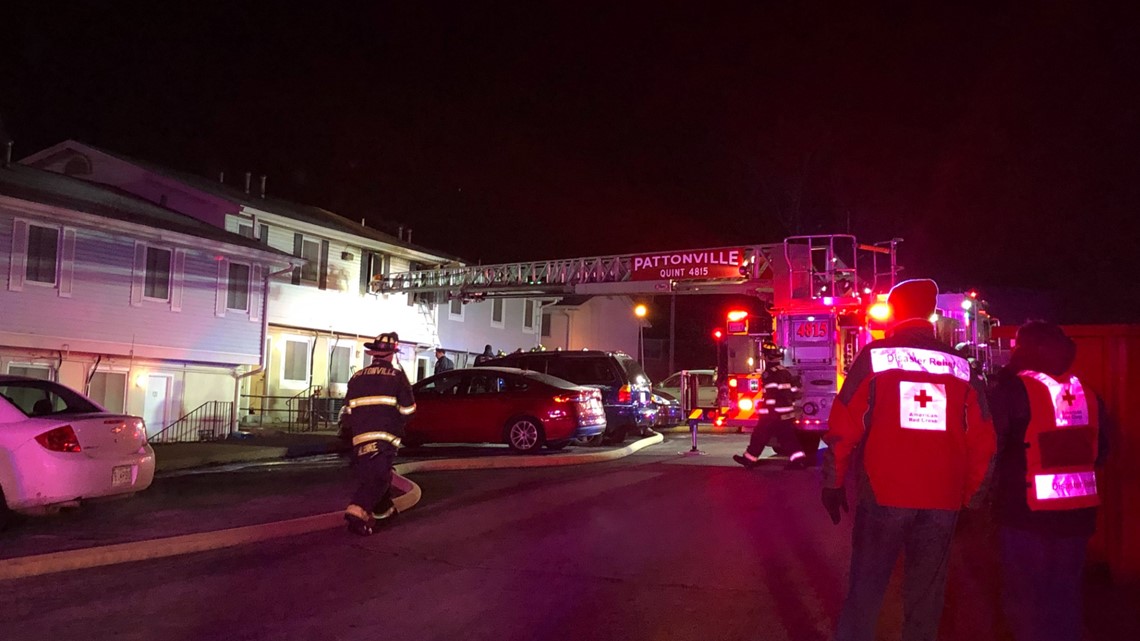 Fire burns through roof of Maryland Heights apartment complex