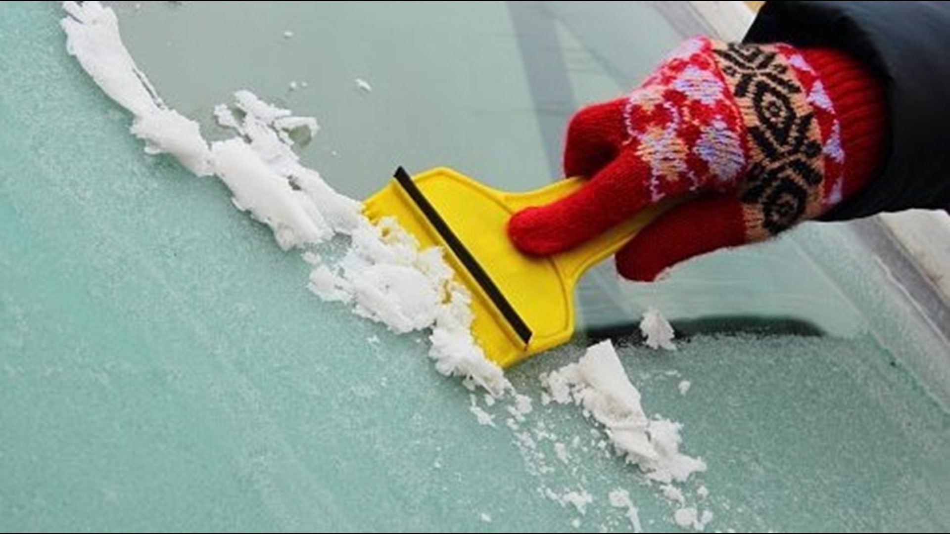 Ways to De-Ice Your Windshield Without Damaging It