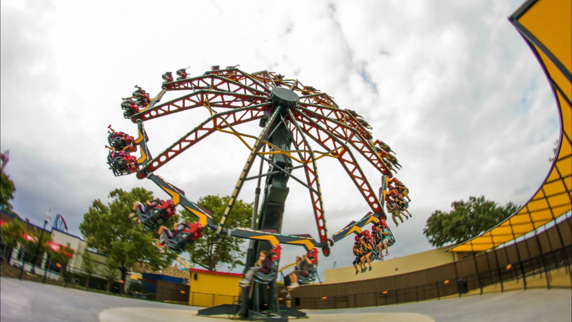New spinning, tilting ride coming to Six Flags St. Louis