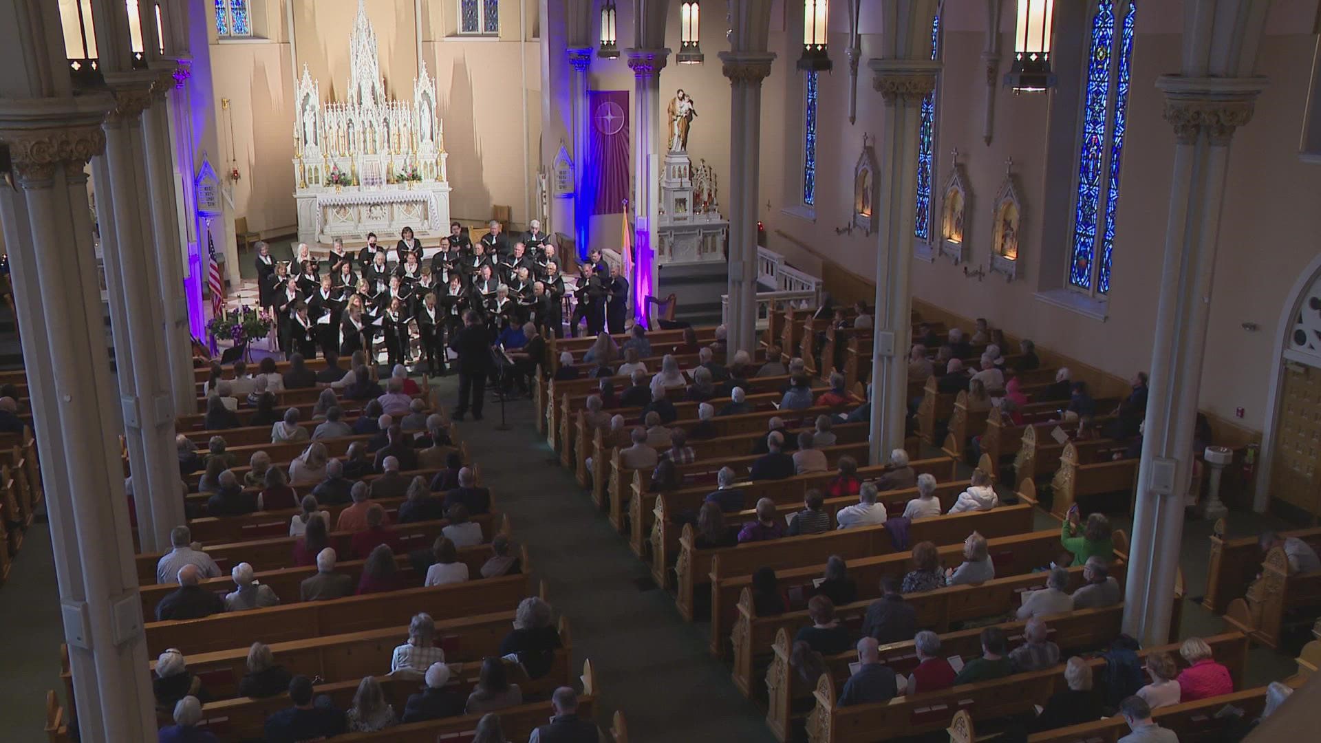 The Collinsville Chorale presented its final season at St. Mary's Catholic Church in Alton, Illinois. It performed a Christmas concert Sunday afternoon.