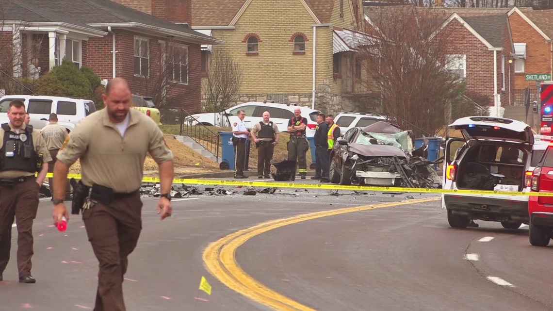 1 dead, 2 seriously injured in 2-car crash in Lemay Thursday morning ...