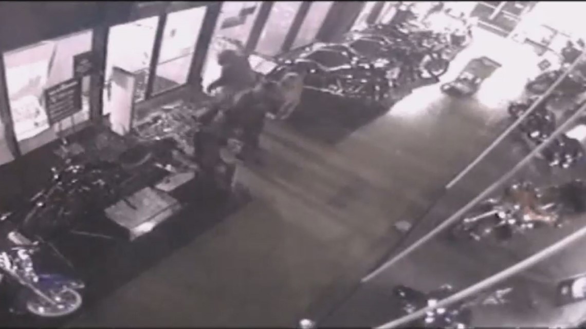 Police looking for thieves who stole motorcycles from Festus dealership