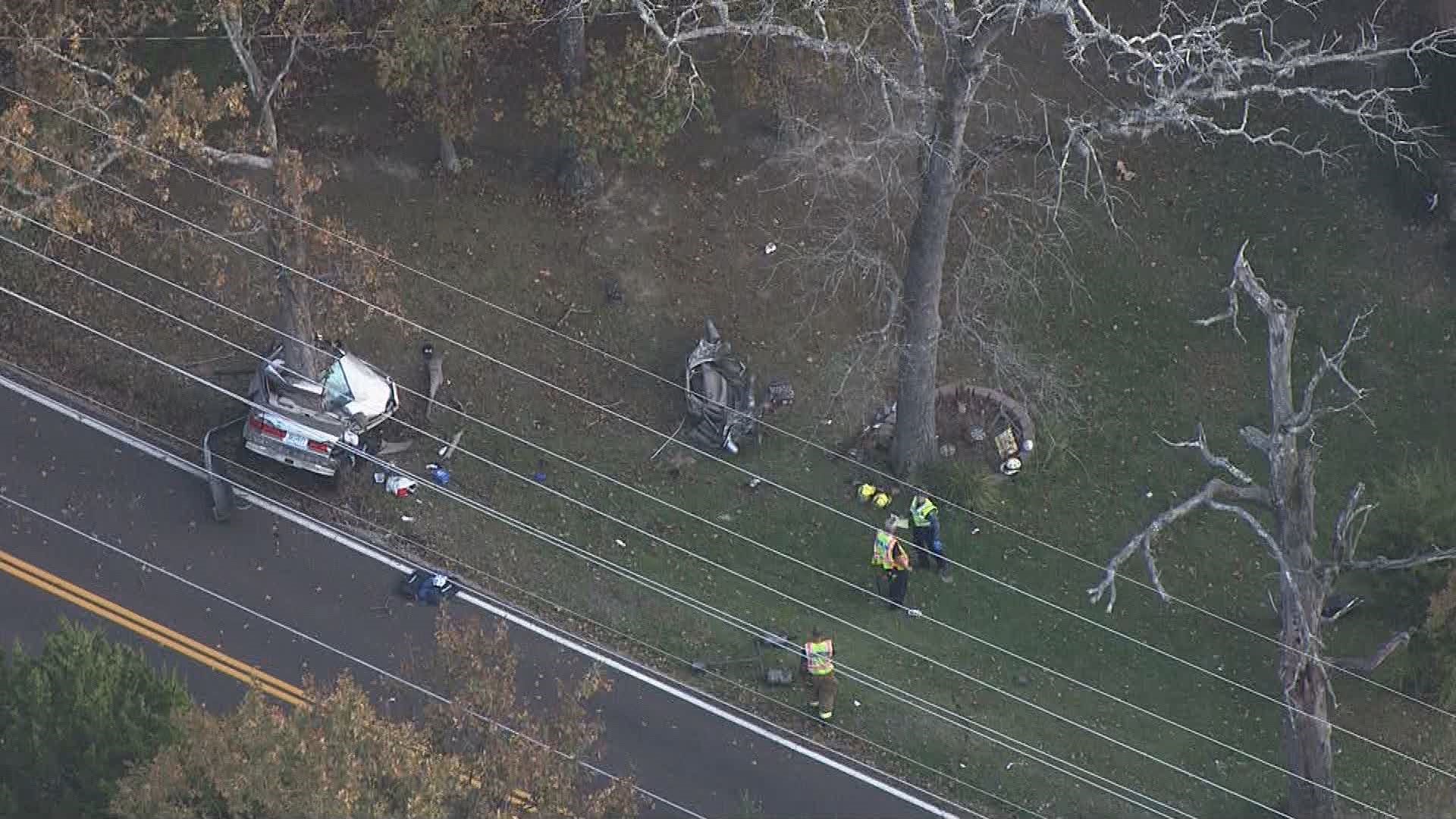 1 dead, 2 hurt after car crashes into tree in Jefferson County | ksdk.com