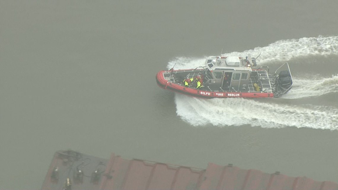 Man rescued from Mississippi River after reportedly going over Musial ...