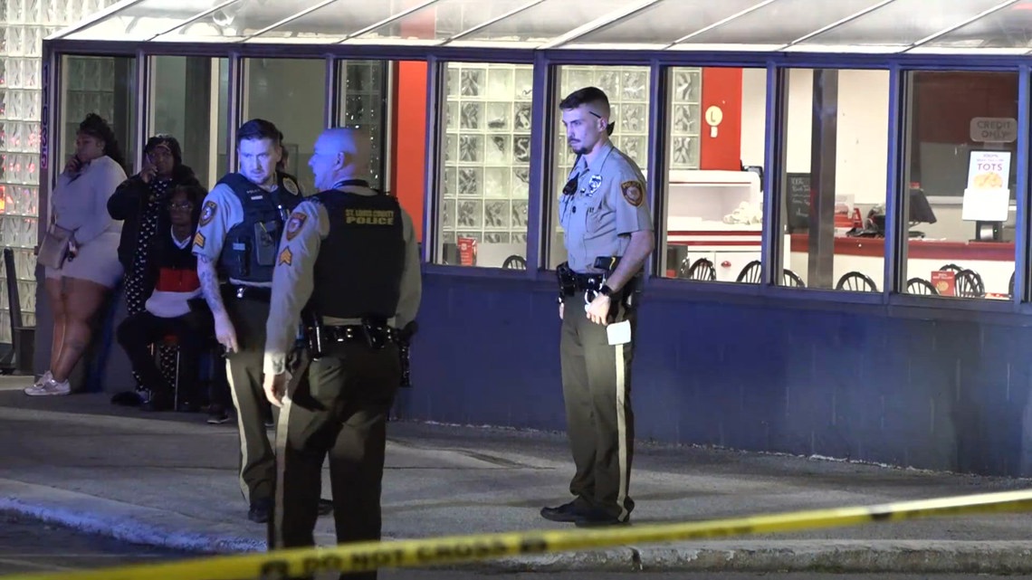 Woman killed in double shooting at Steak 'n Shake overnight | ksdk.com