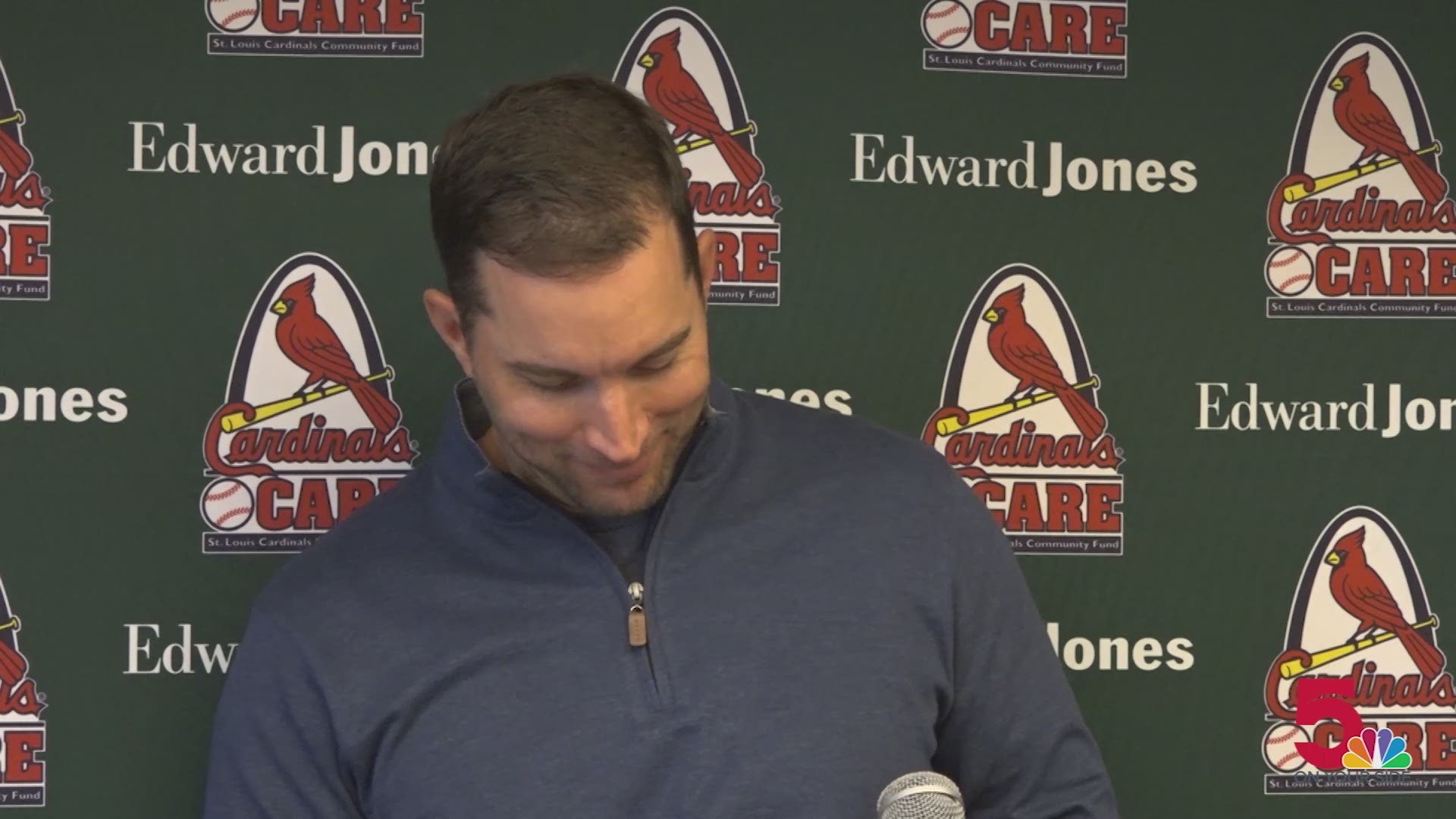 Cardinals, Yadi 'crashes' Wainwright's press conference