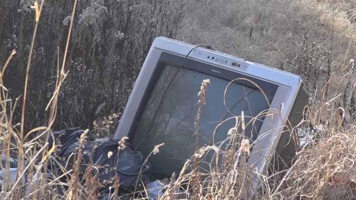 Hundreds petition to end illegal dumping in East St. Louis - Vimarsana News