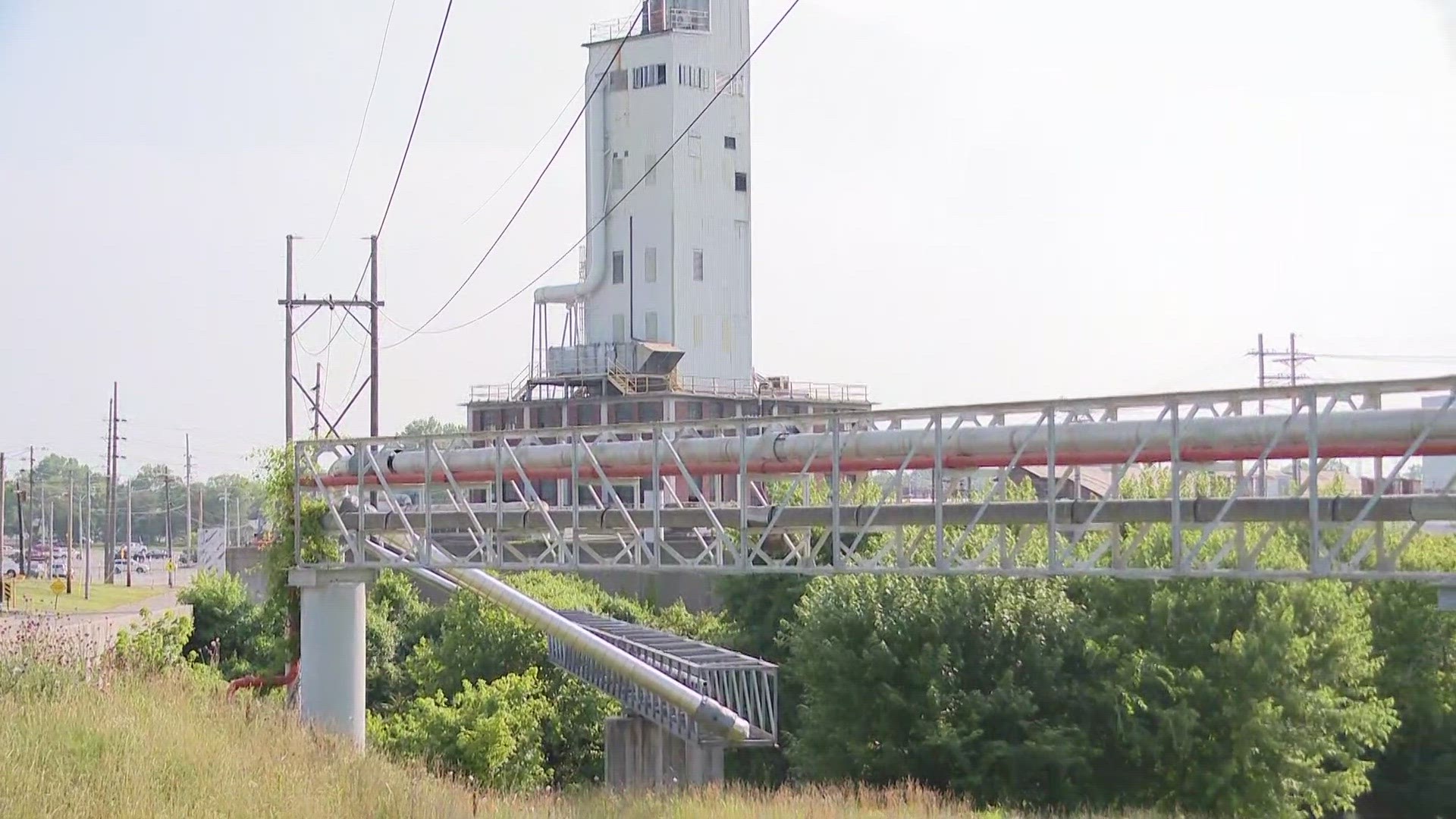 1 dead in explosion at East Alton ammunitions facility