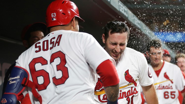 Wainwright pitches strong 6 innings, Cards beat Pirates 9-1