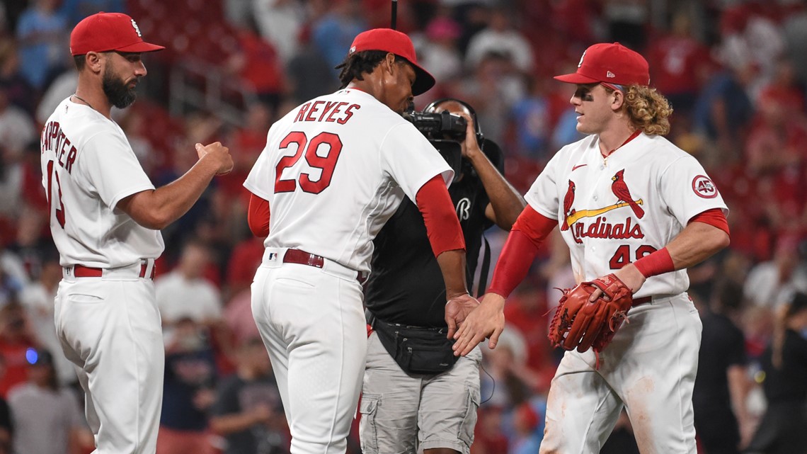 Cardinals retire Ted Simmons' number, unveil statue outside Busch Stadium 