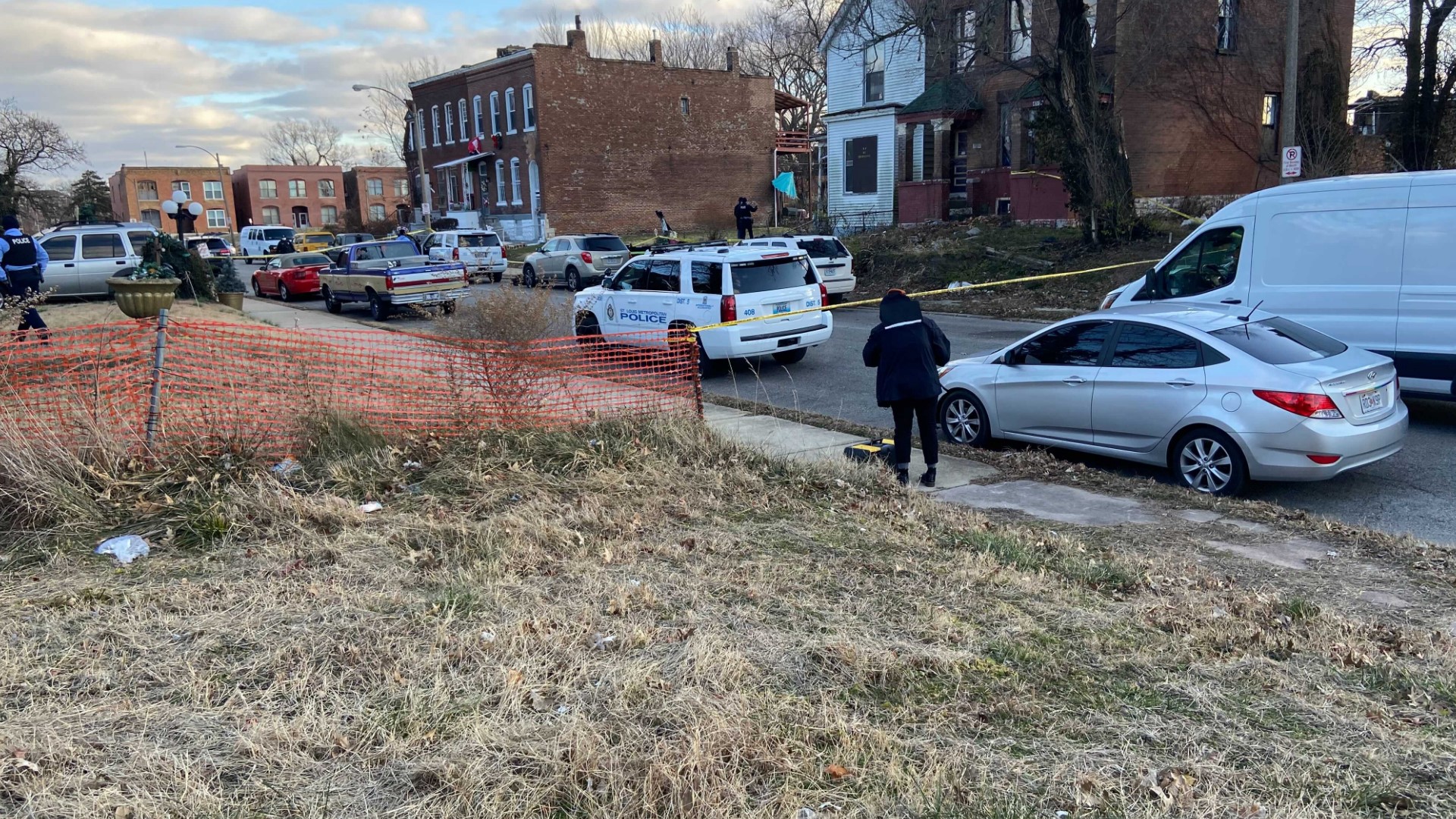 St. Louis news: 2 men found dead in car in north St. Louis | ksdk.com