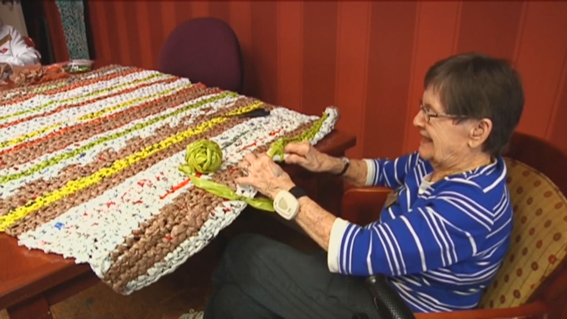 Arizona seniors turning plastic bags into sleeping mats for the