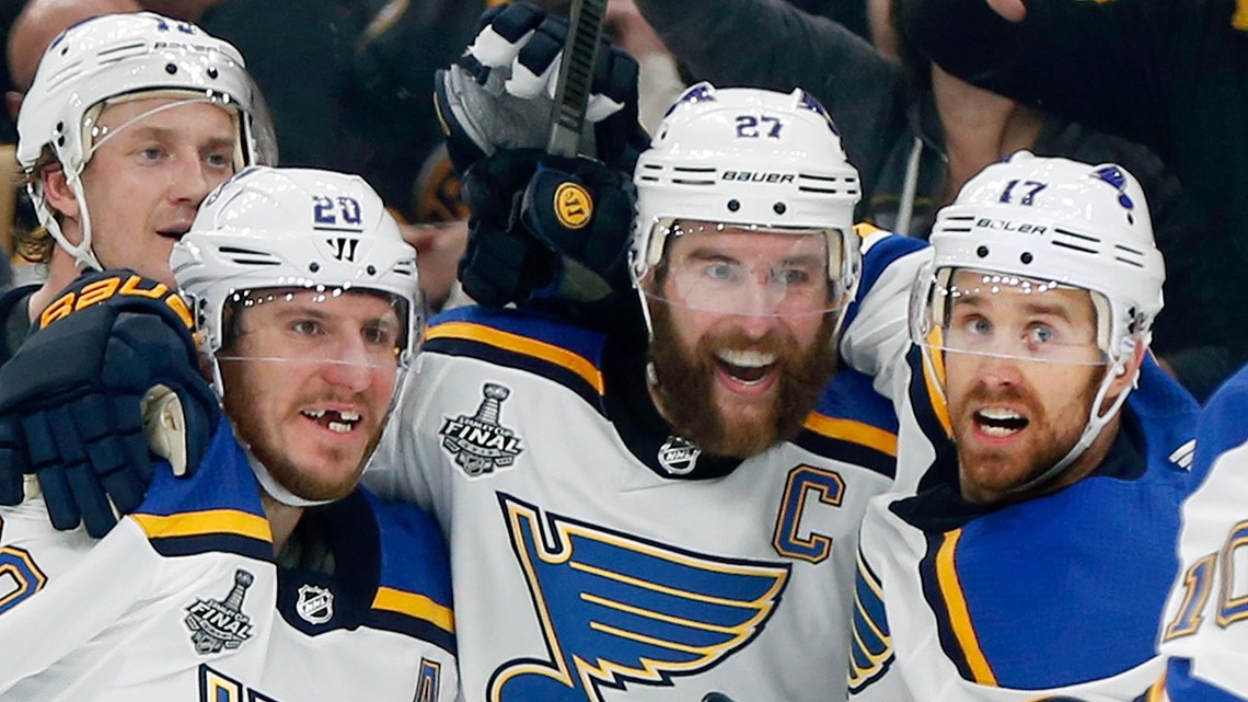 St. Louis Blues superfan Jon Hamm chugs beer, takes photo with Stanley Cup