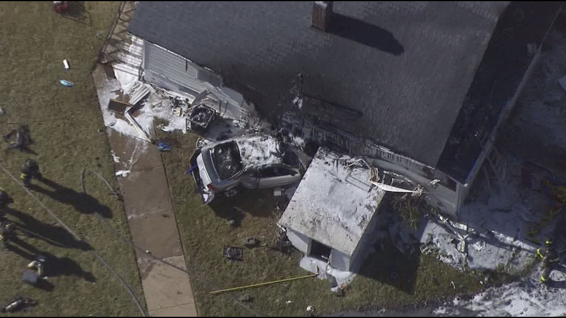 2 hospitalized after car crashes into St. Louis County building | ksdk.com
