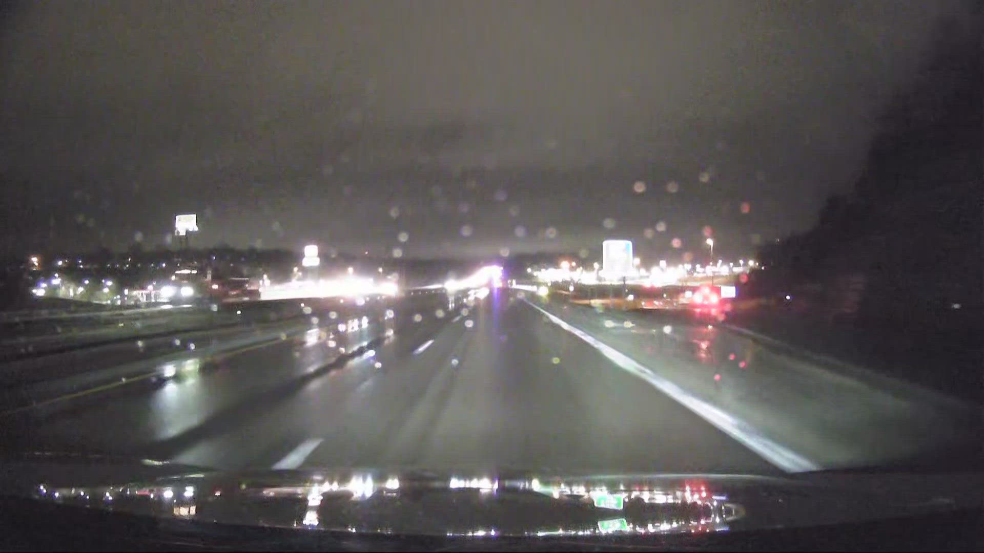 Despite heavy rains overnight, here is no pooling or flooding of water on St. Louis roadways Friday morning. Traffic is moving along without many issues.