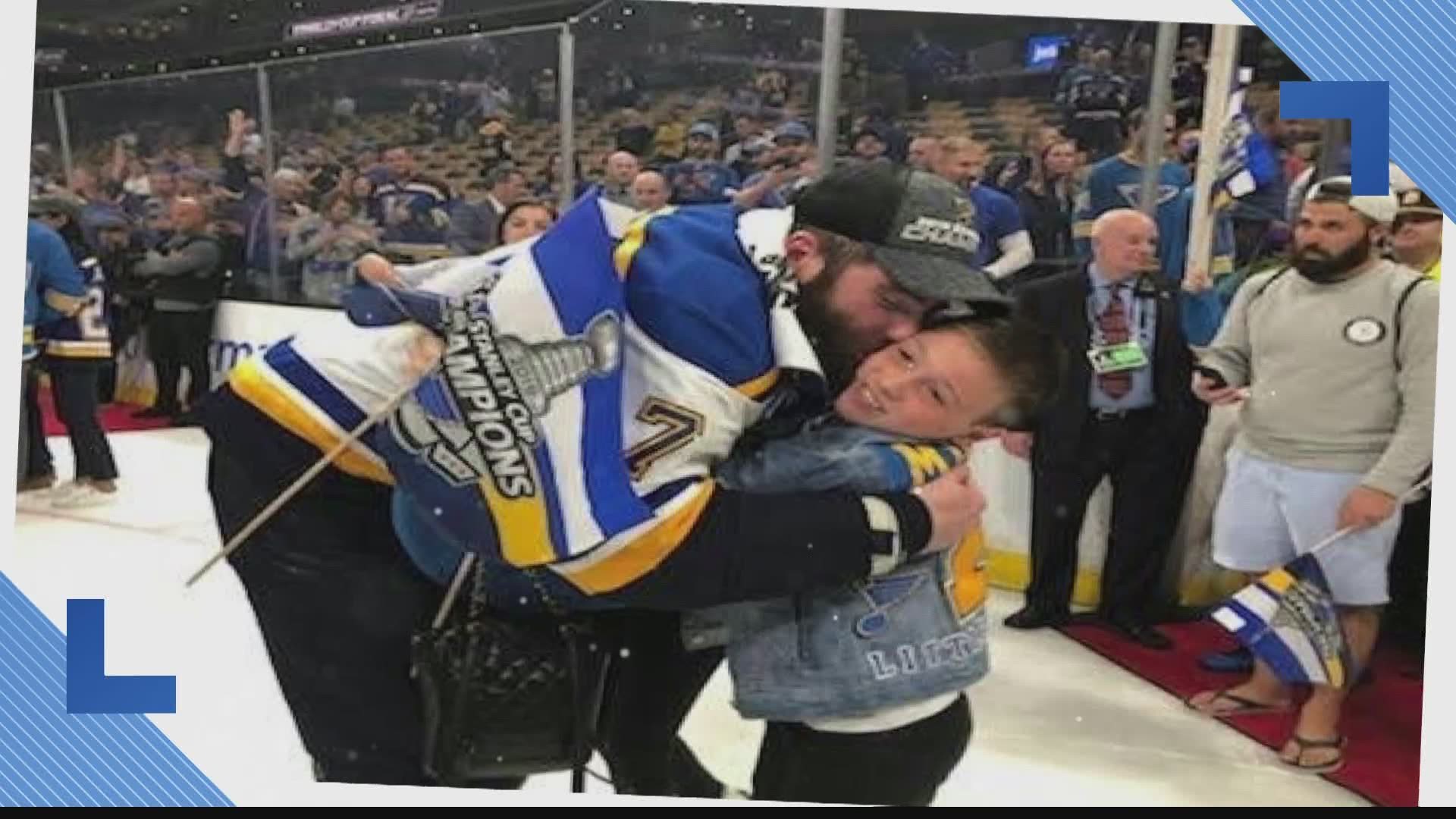 Hometown hero Maroon celebrates Stanley Cup family style