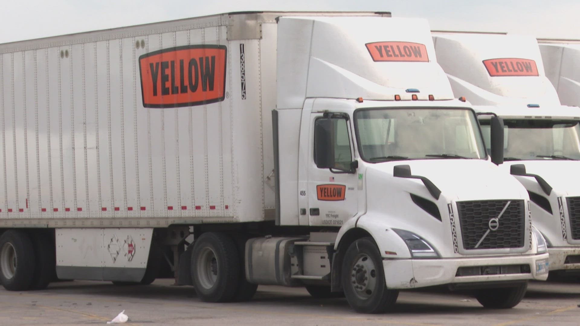 Thousands of truck drivers and dock workers will not walk off their jobs and join a picket line Monday. Yellow Freight reached a deal to avert a strike.