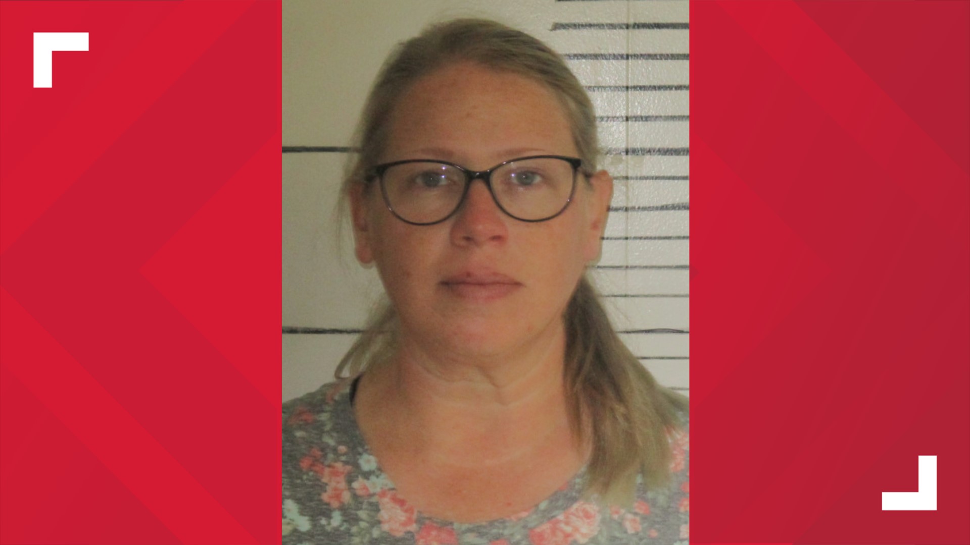 Studentteacher who sent nude pictures to students sentenced