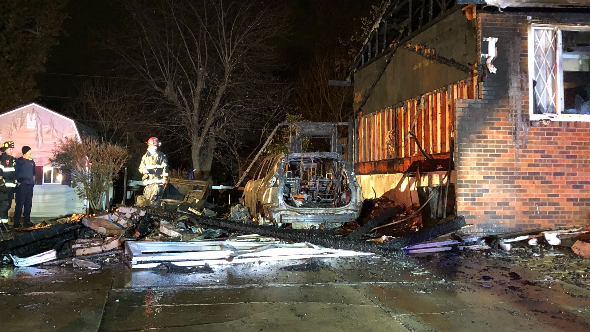 Neighbor helps family get to safety after house fire in St. Charles