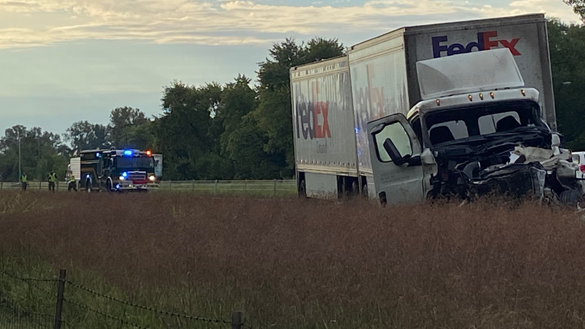 I-88 traffic accident today: Chicago woman killed in semi truck crash near  milepost 118 in Kane County, Illinois State Police say - ABC7 Chicago