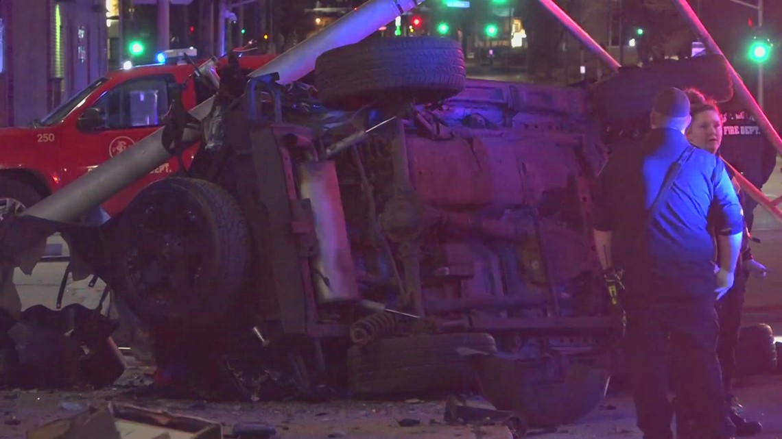 Rollover crash in midtown St. Louis leaves at least 1 dead | ksdk.com
