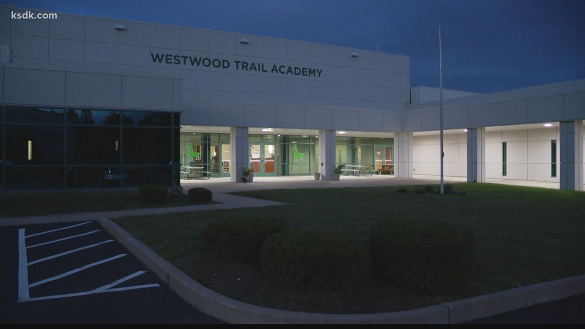Francis Howell School board keeps mask mandate for pre-K-6th - Vimarsana News