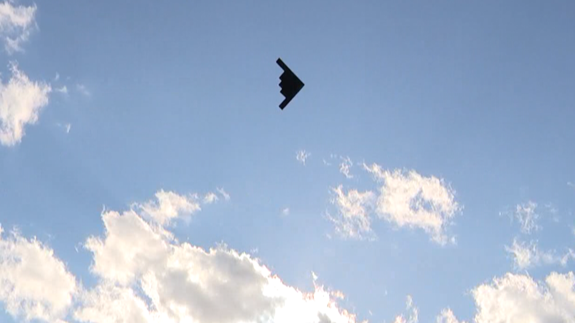 B2 stealth bomber flyover St. Louis video