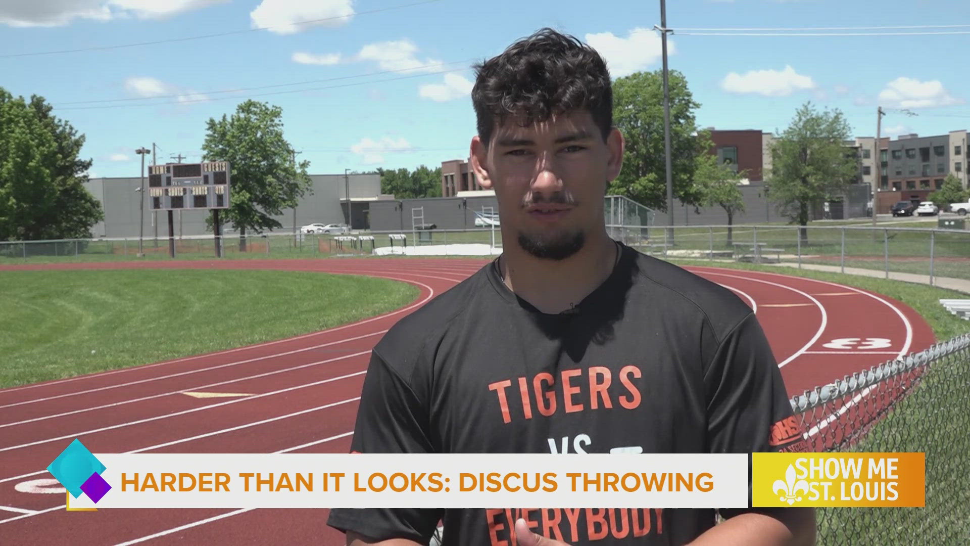 Malik tries his hand at discus throwing