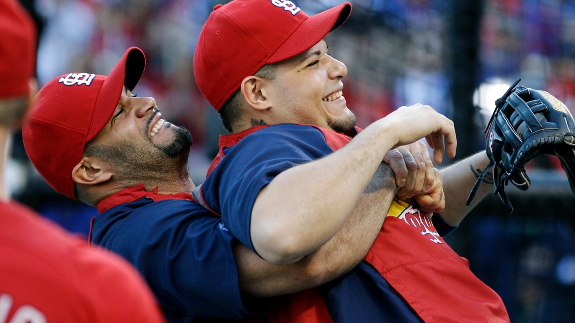 Yadier Molina passes Albert Pujols on Cardinals hits list