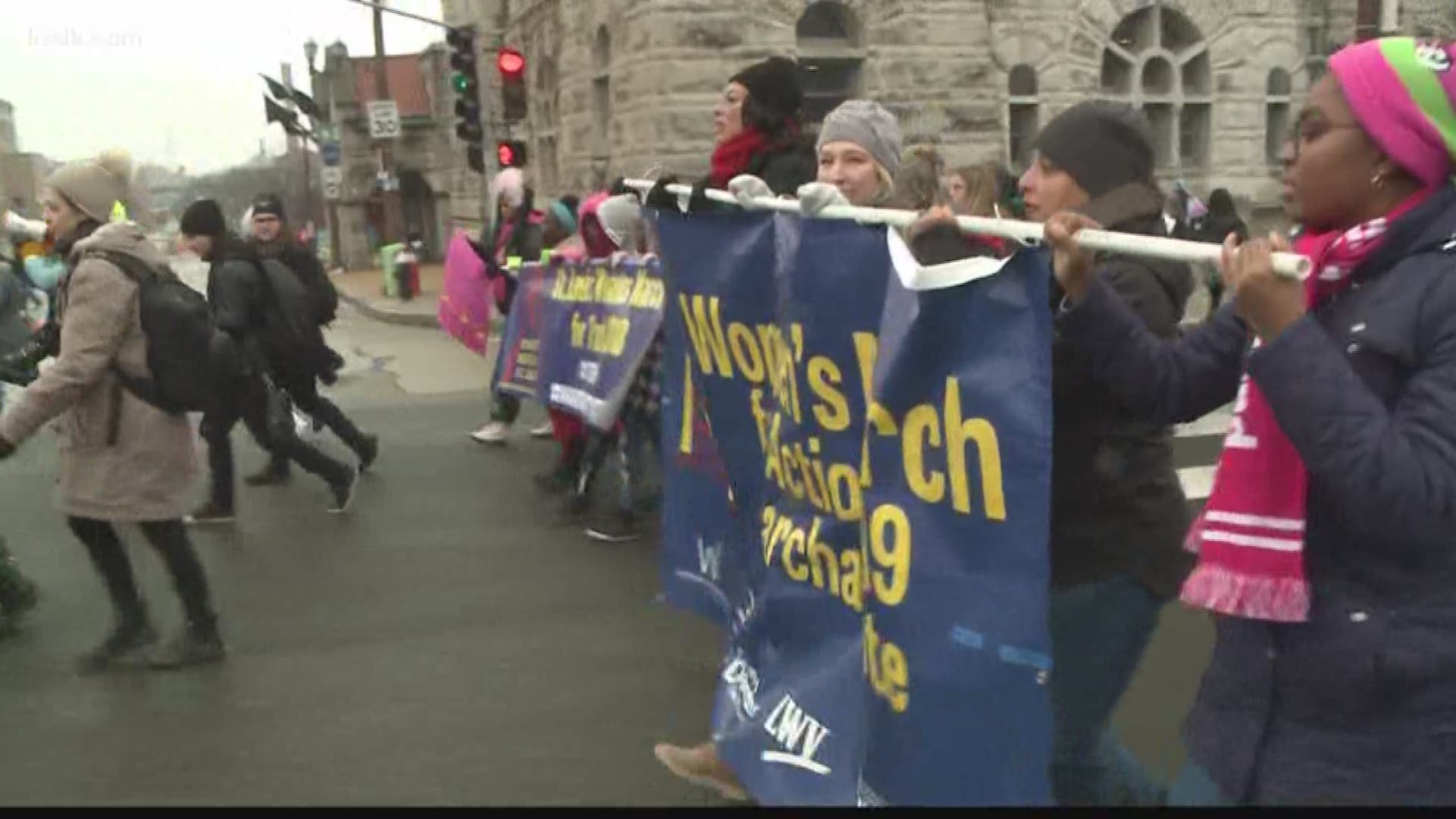 Hundreds of St. Louisans join Women's March