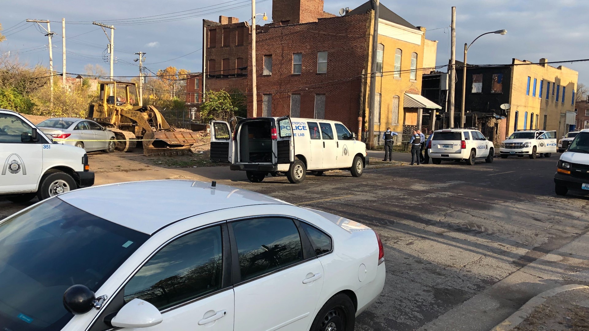 Man found shot to death in north city alley | ksdk.com
