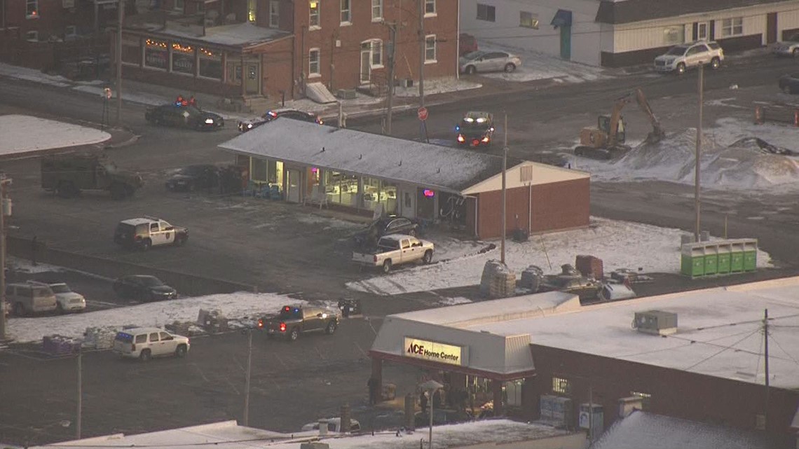 Man taken into custody after standoff at Columbia, Illinois, laundromat