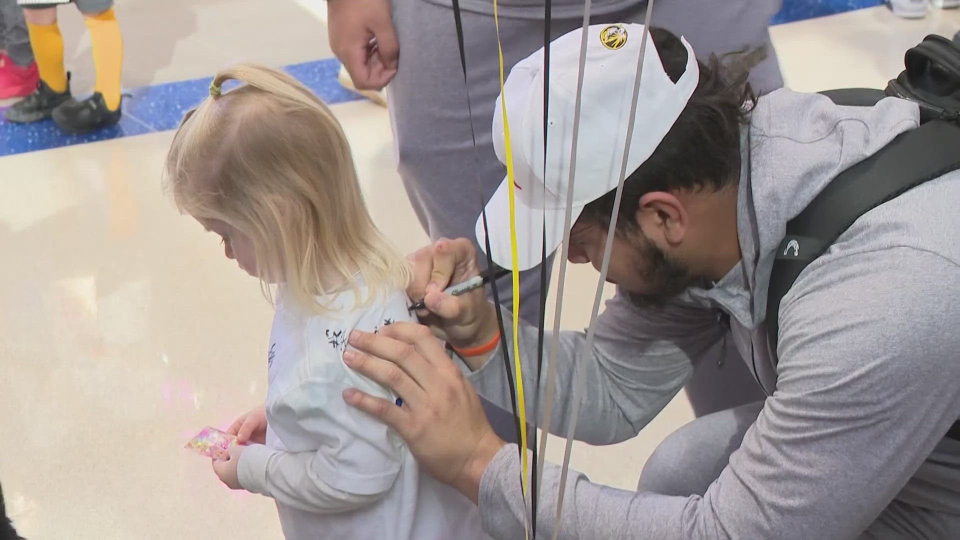 Mizzou Tigers visit Dallas hospital ahead of Cotton Bowl Classic | ksdk.com