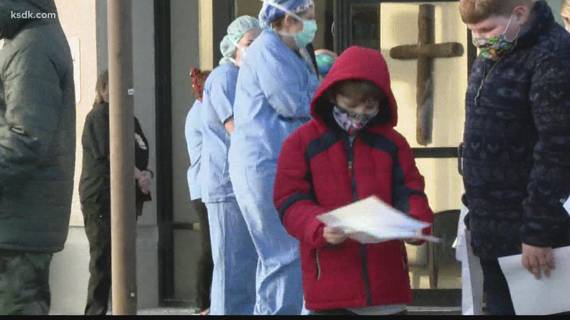 Students from Rose Acres Elementary deliver letters to hospital - Vimarsana News