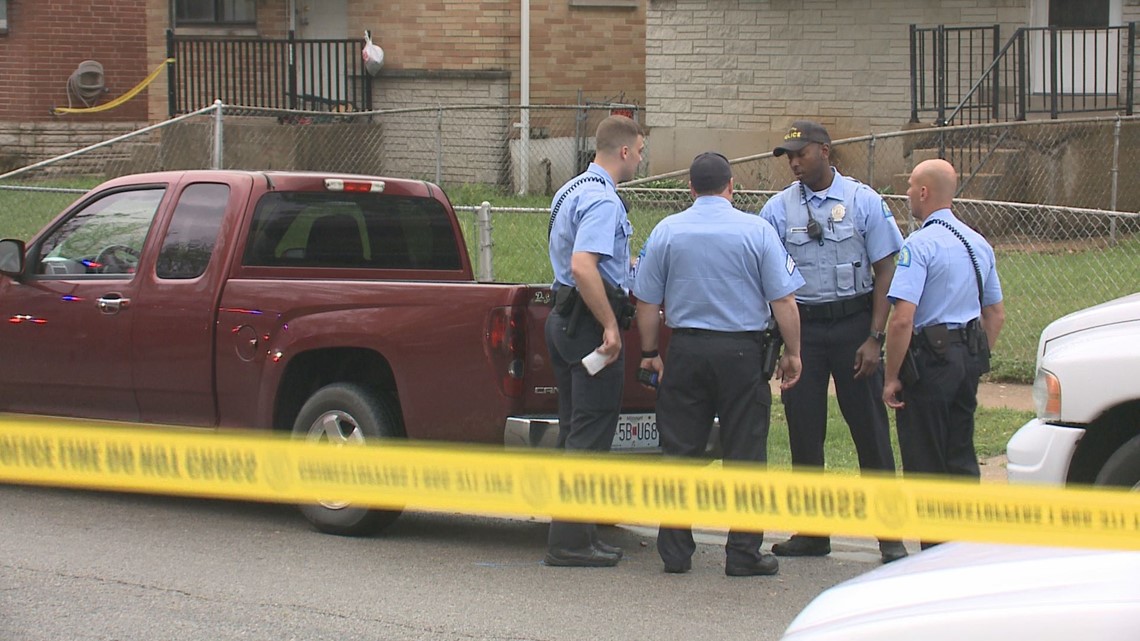 Homicide detectives investigating after 2 men shot in South St. Louis | 0